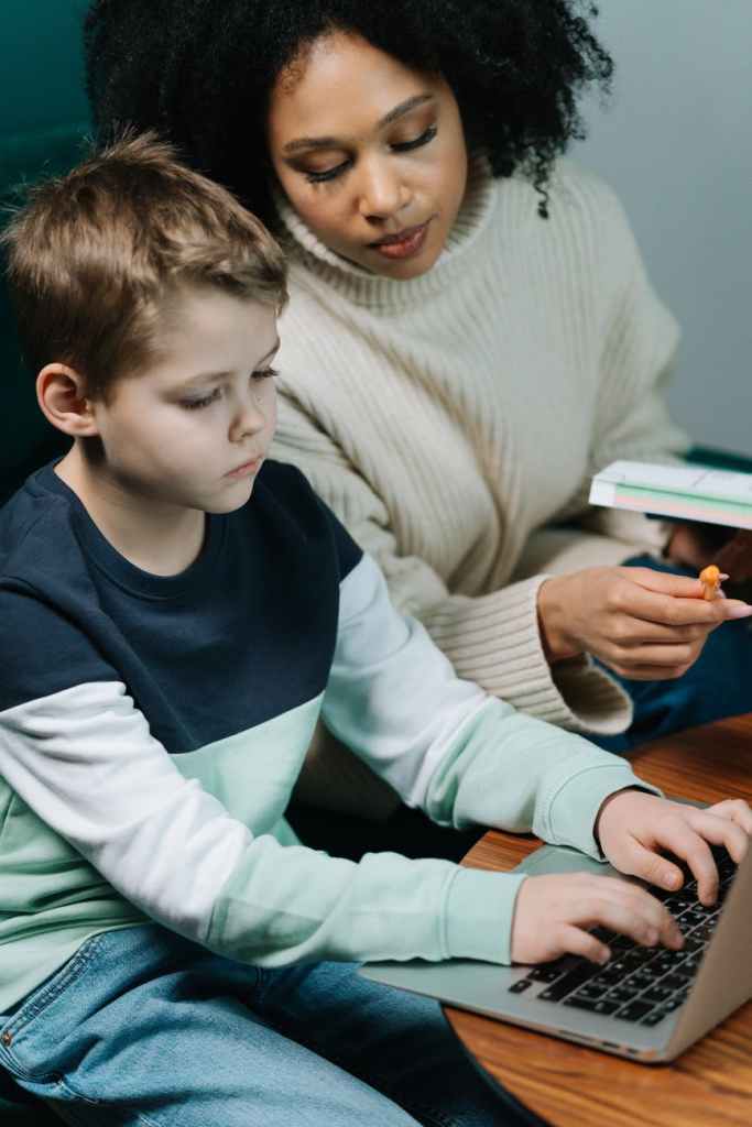 ¿Cómo proteger a tus Hijos de los peligros del Internet?